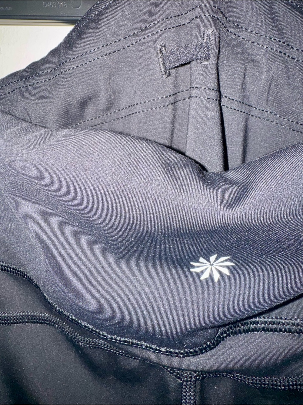 Athleta Ultimate Stash 7/8 Tight / Leggings with Side Pockets - Picture 8 of 9